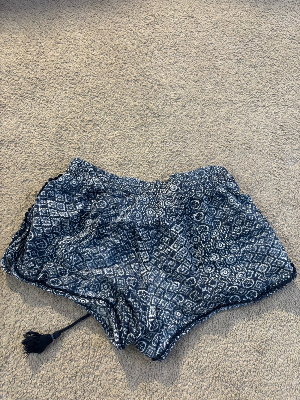 Blue pattern shorts - Picture 2 of 4